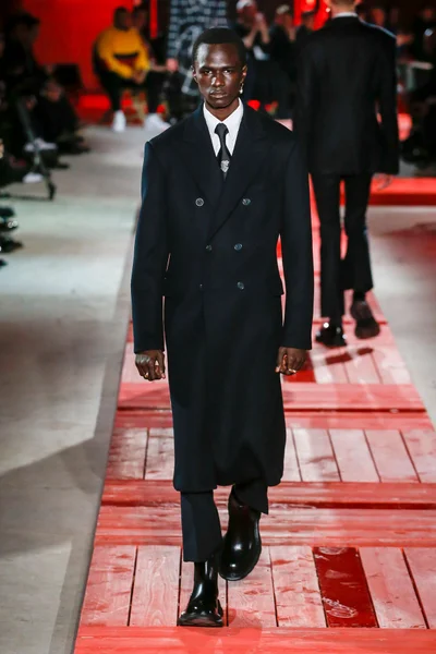 Look 3